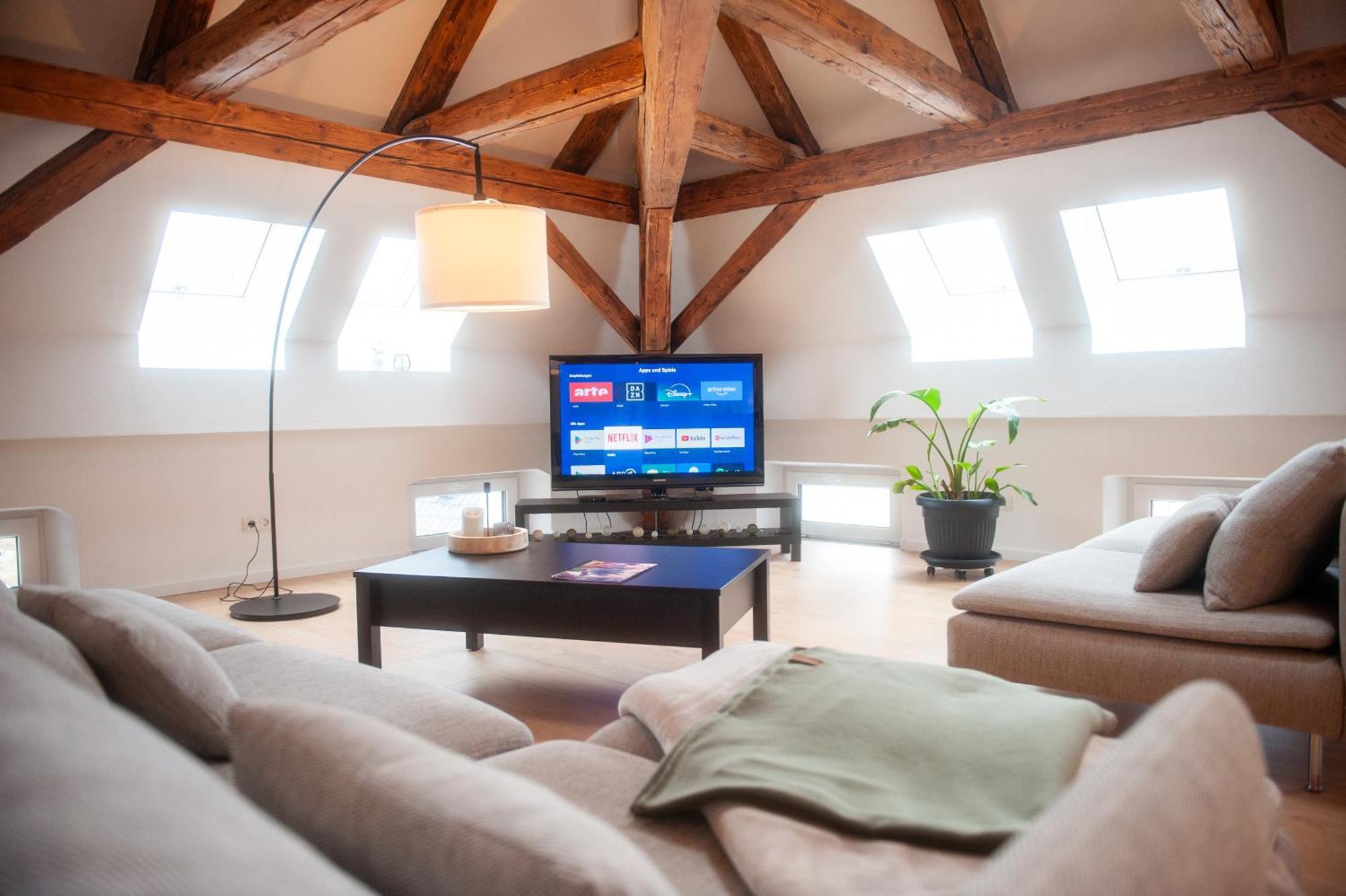 Schlossberg - Ferienwohnung Im Herzen Von Зельб Экстерьер фото