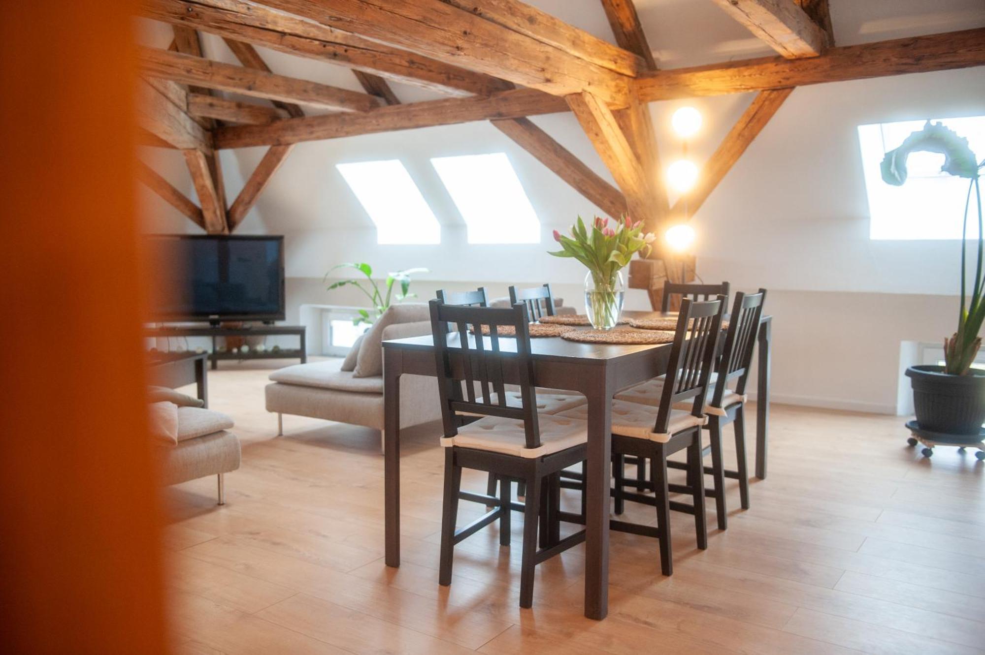 Schlossberg - Ferienwohnung Im Herzen Von Зельб Экстерьер фото