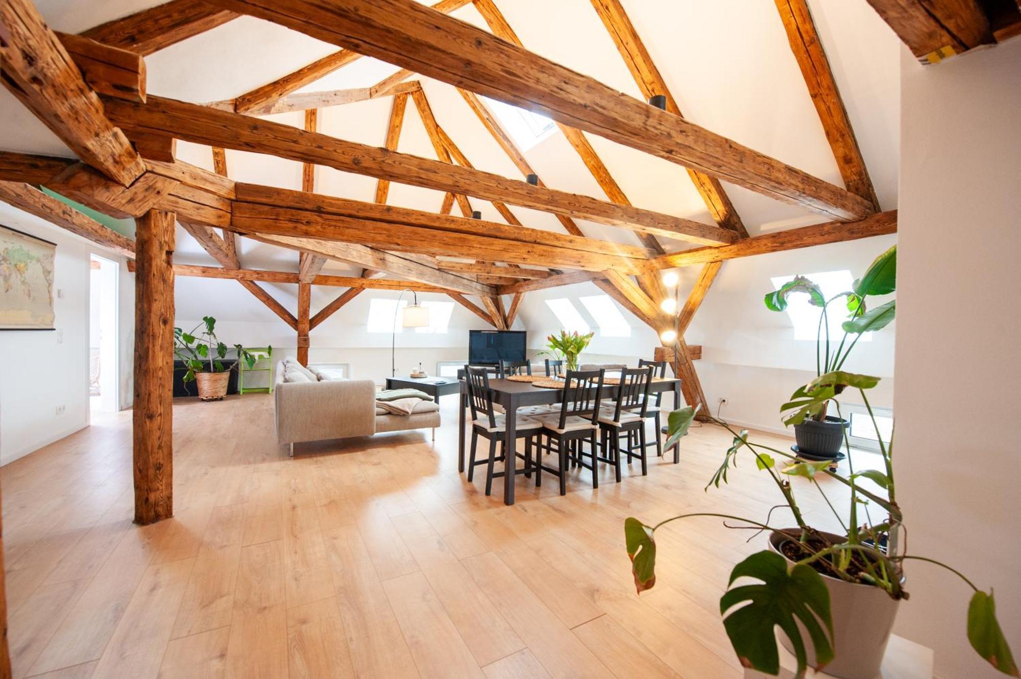 Schlossberg - Ferienwohnung Im Herzen Von Зельб Экстерьер фото